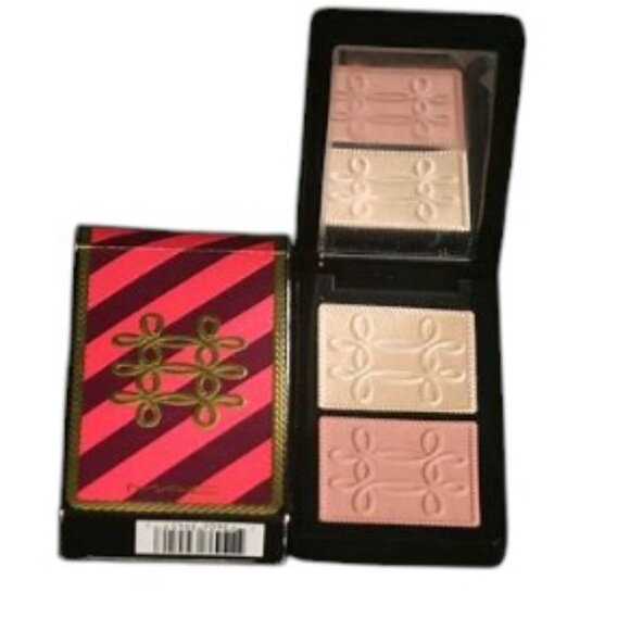 MAC Nutcracker Sweet Peach Face Compact NIB - Picture 4 of 4